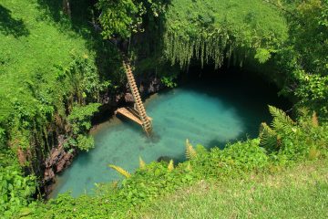 To-Sua Ocean Trench